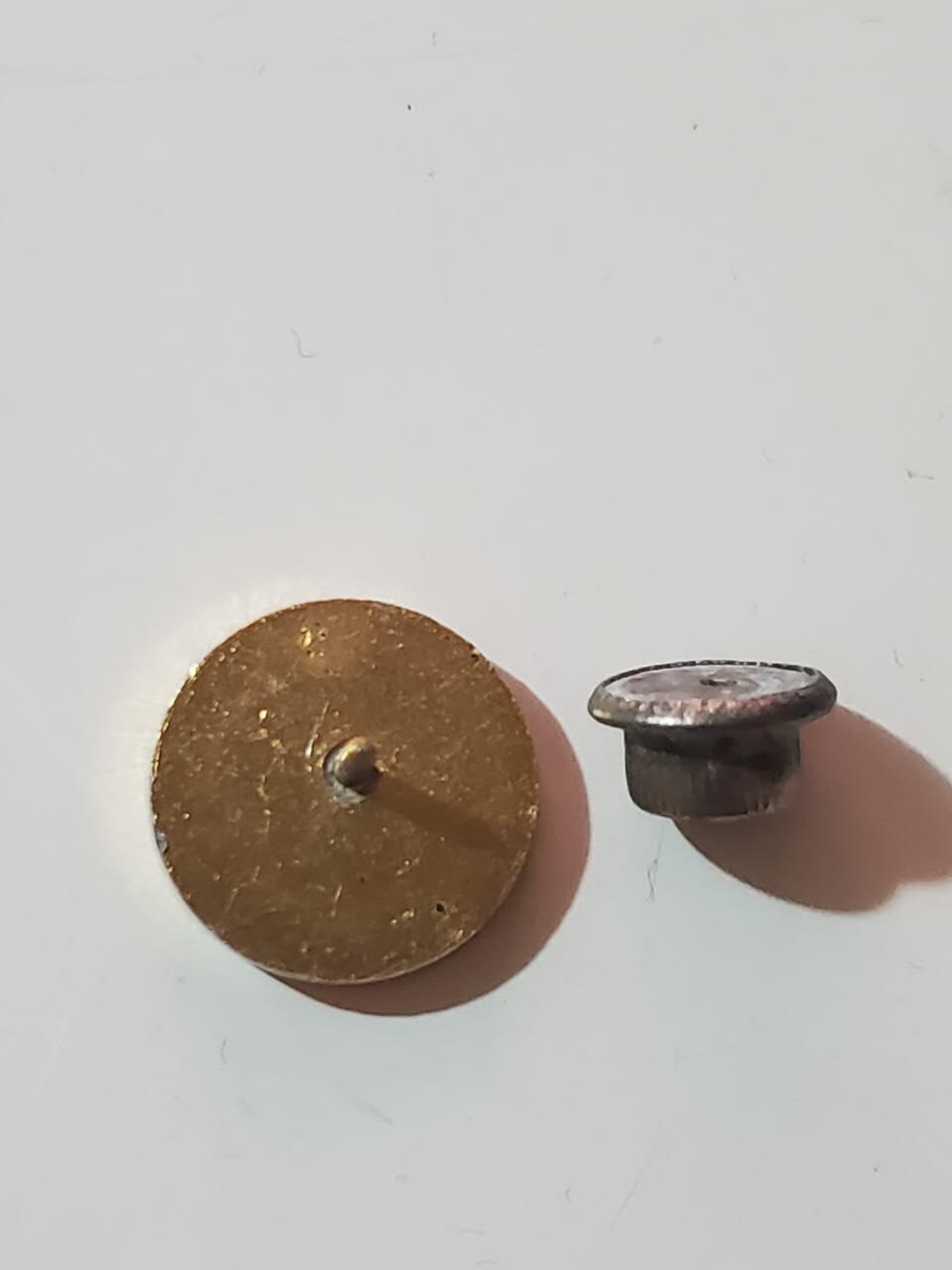 韵星假日拍卖第三十七期 -- Rimey Holidays Auction 37 早期党徽一枚 转轮版本