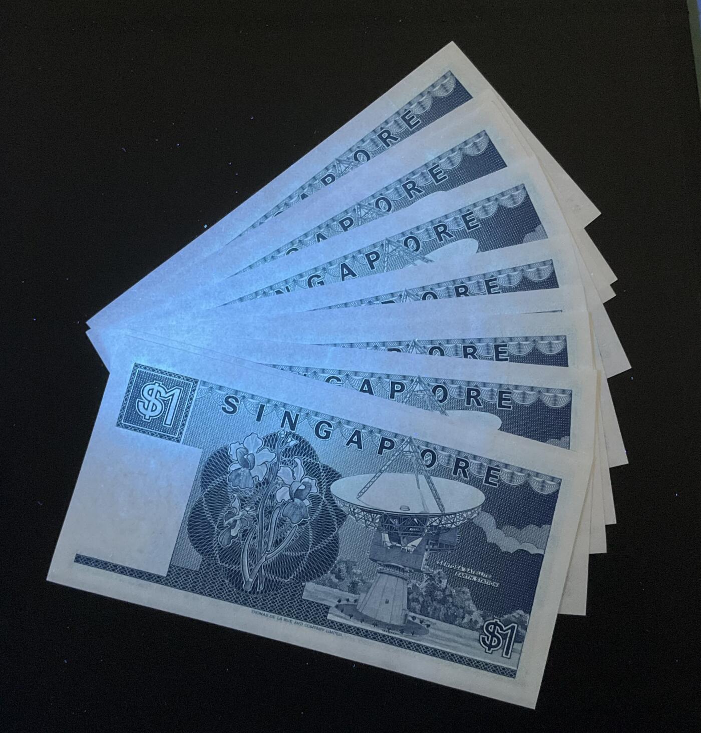 【礼羽收藏】🌏世界钱币拍卖第120期 新加坡1987年1$纸币帆船版 B9小号冠(兰花与卫星 )凹版印刷设计精良美观，标10连刀拆品相绝中绝无斑角尖(此版非常容易发黄霉变长斑)此品更显品质