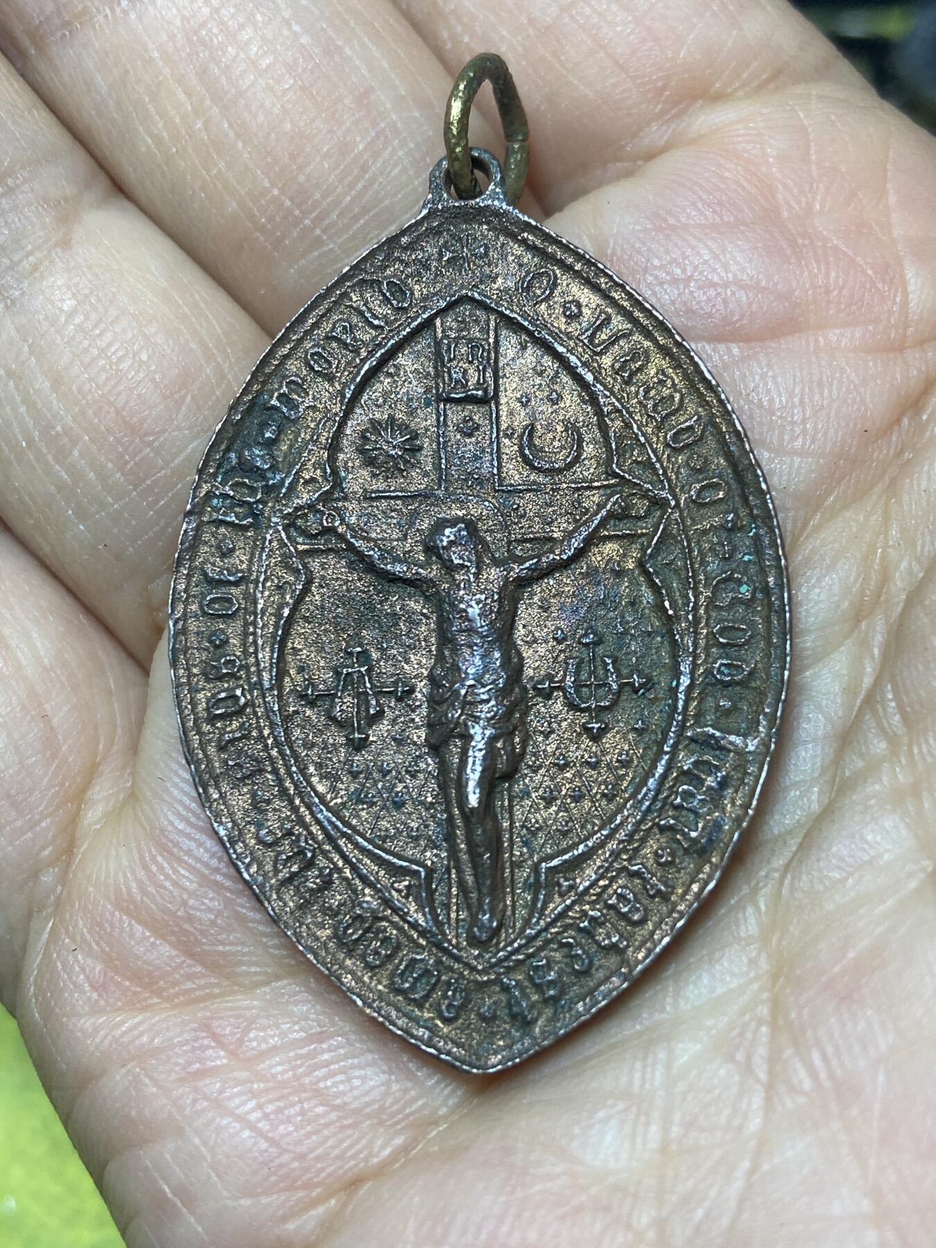 2026年第八场(总第一百七十七场）外国好品散币场(免佣金) 天主教圣本笃驱魔圣牌(以圣本笃之名，驱散恶魔，保护我们)