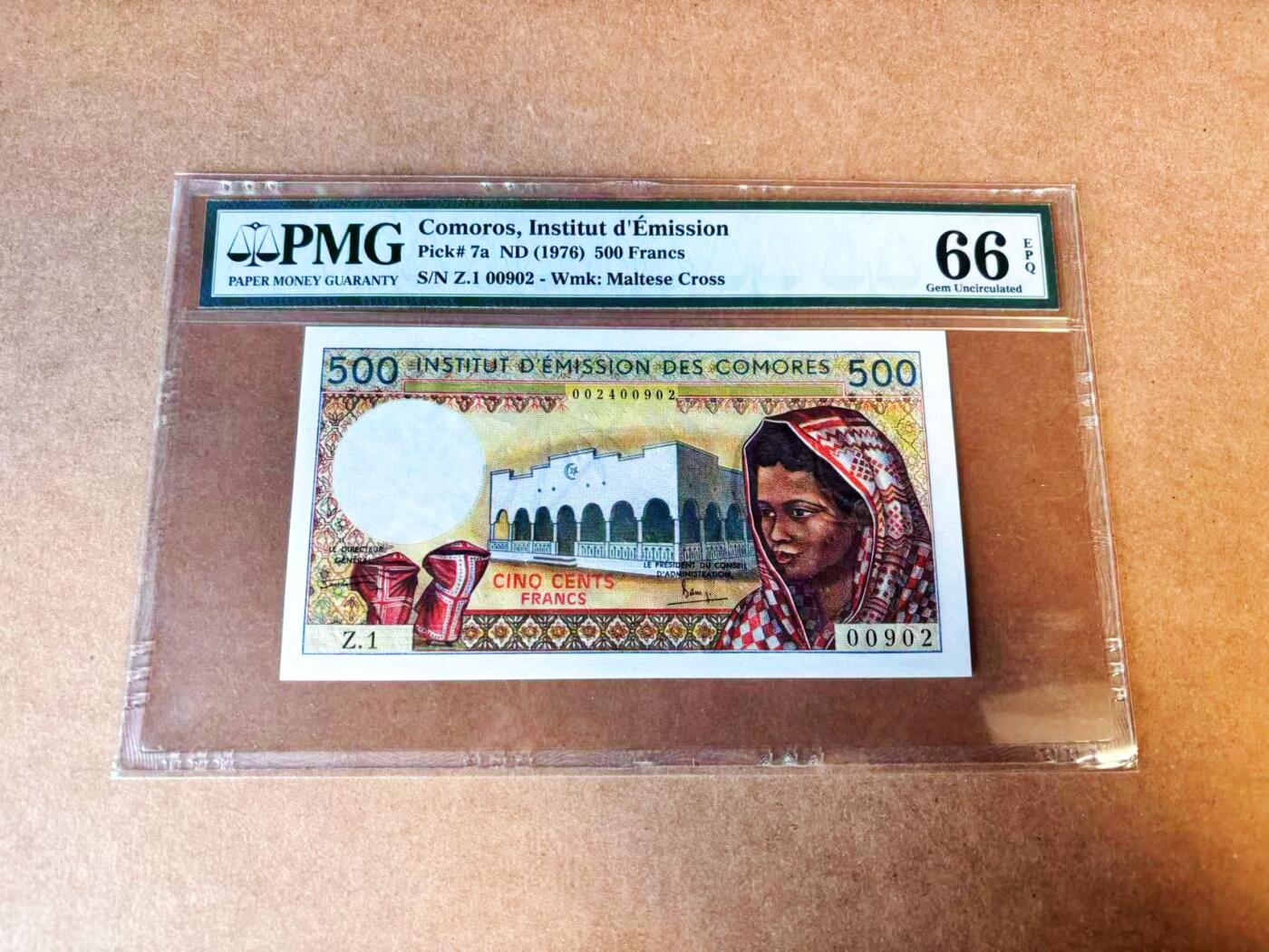 【Blue Auction】世界纸币精拍第776期——18级TOP拍卖/信誉/品质/专业/高效💫 【a版雕刻版 百位小号无47】科摩罗 1976年500法郎 PMG66EPQ