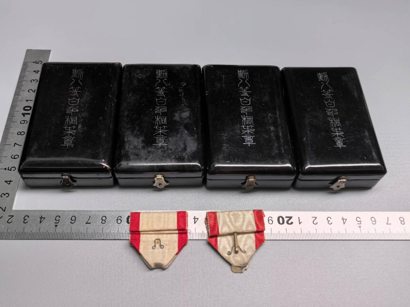 小驴勋章奖章收藏1月17日周六晚六点拍卖（珍爱和平，收藏战争，铭记历史，勿忘国耻，忠党爱国。有偿代拍，送拍规则在简介最后，参拍须阅读规则后再参拍，关系到运费包装发货时效真假辨别等关键信息，拍卖时不再发原图，看大图店主微信码在拍卖店铺介绍里）