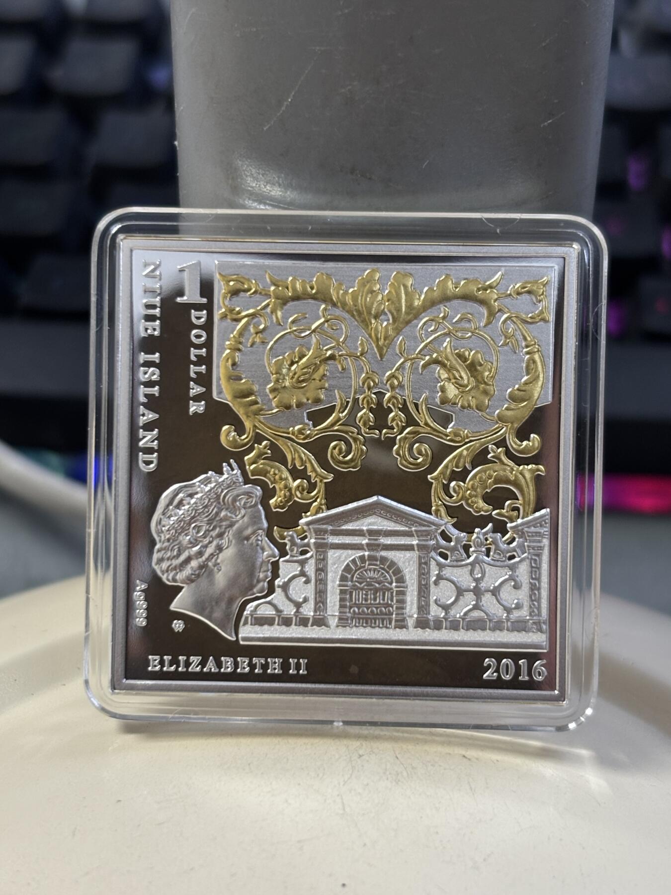 第188期拍卖 纽埃2016年西斯廷圣母像彩色镀金方形纪念银币，999银，28.28克，发行999枚