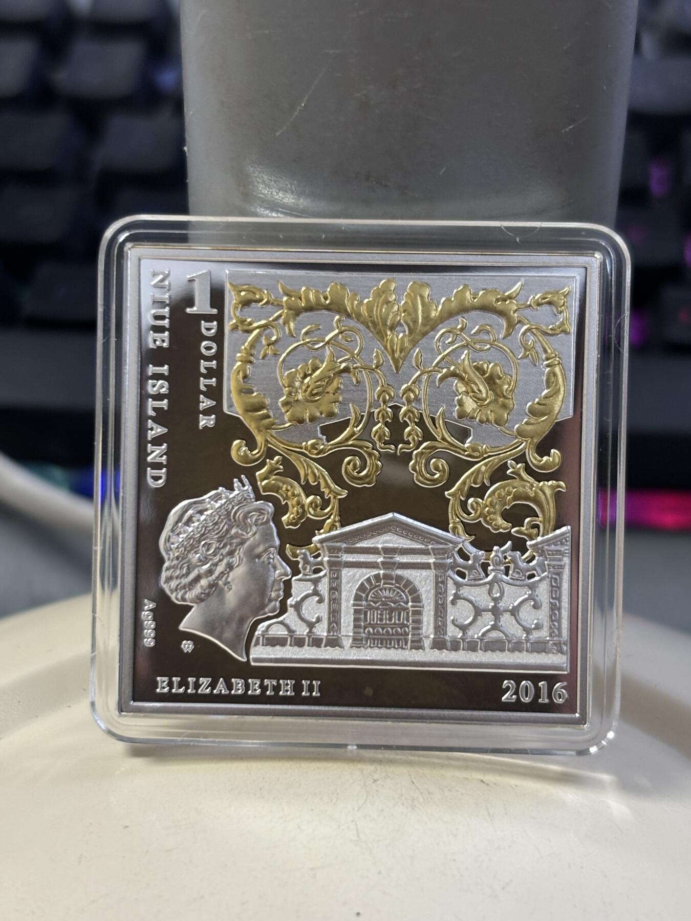 第188期拍卖 纽埃2016年西斯廷圣母像彩色镀金方形纪念银币，999银，28.28克，发行999枚