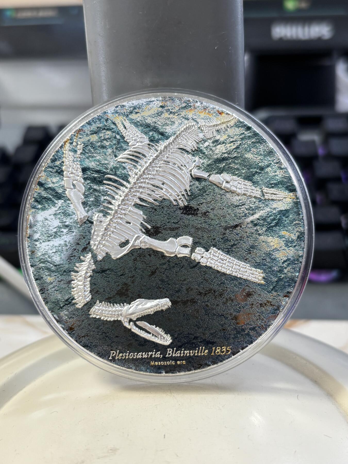 第188期拍卖 蒙古2020年恐龙化石系列3蛇颈龙高浮雕3盎司彩银币，999银，发行999枚，没有外面纸套