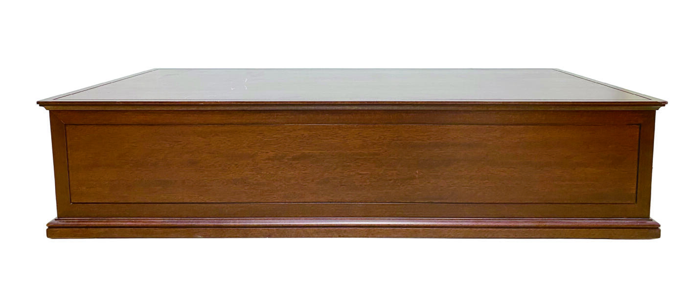 上海拍卖行2025年秋季古董珍玩拍卖会 大型木质底座(125×60×28cm)