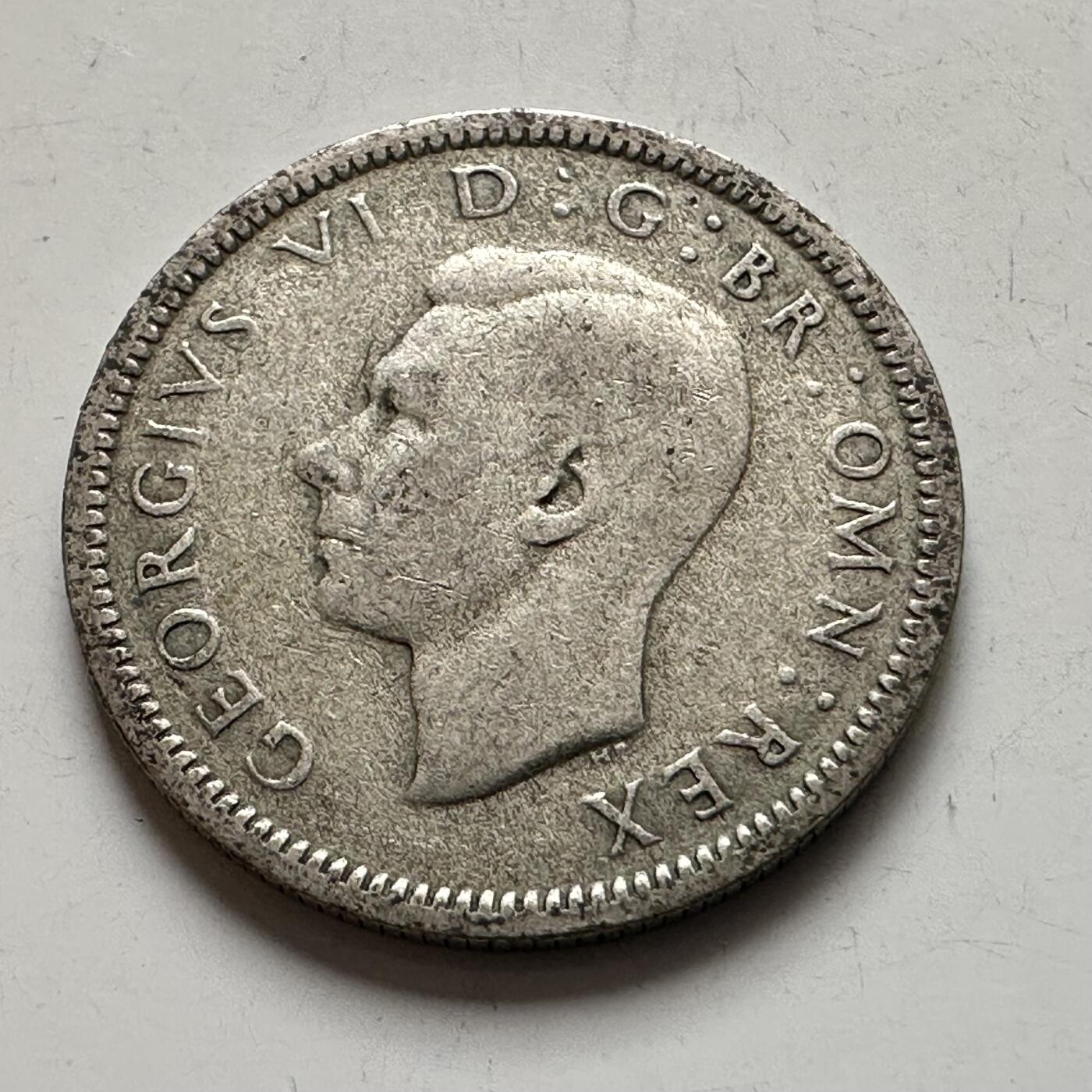 🌹外币初藏🌹🐯2026年第8场  每周二四六晚8️⃣点 接代拍 英国1937年6便士银币 2.8克50%银 a