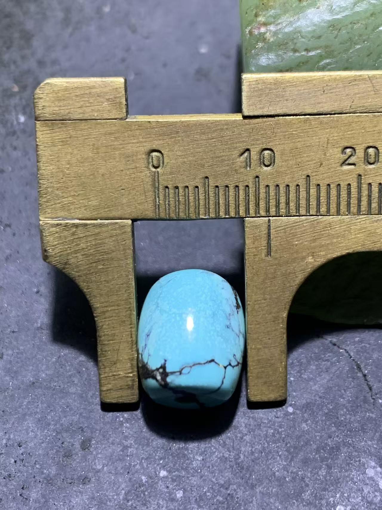 湖北十堰高瓷天空蓝网花松石桶珠一颗，