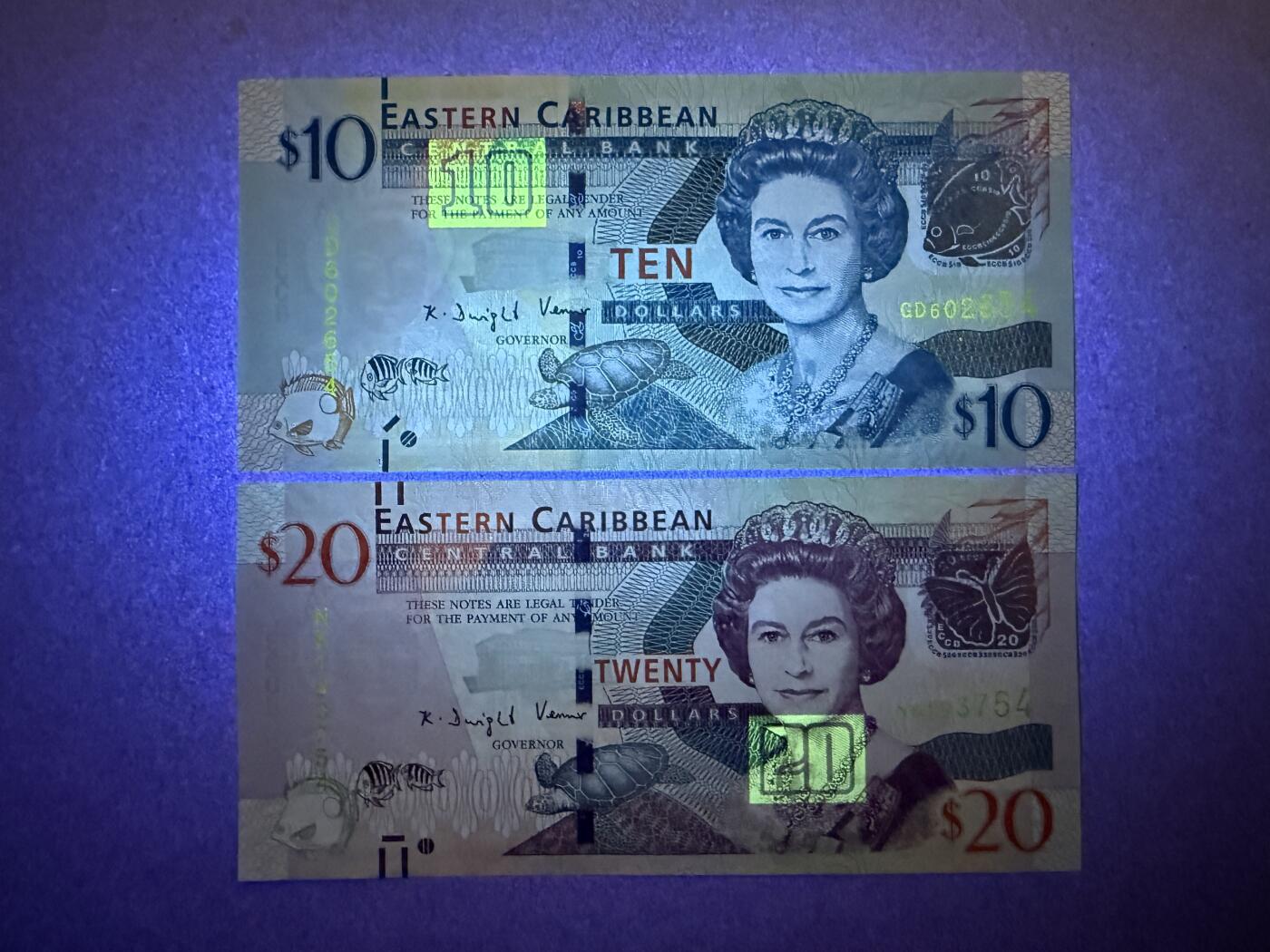 《艾美收藏》第229期-1.18周日外币荟萃 东加勒比10、20元2张 UNC 2015年女王