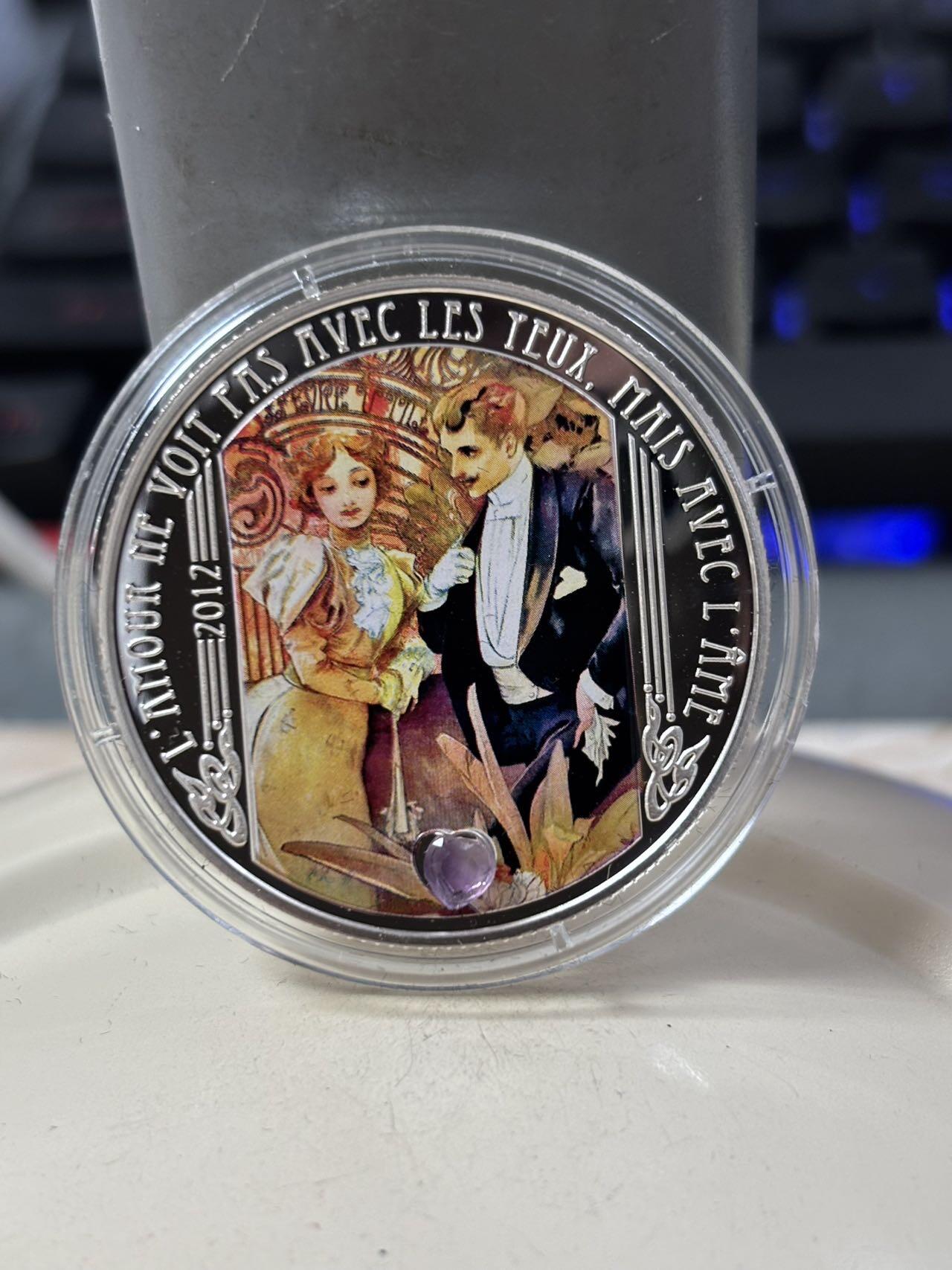 第188期拍卖 尼日尔2012年爱情语录镶嵌水晶彩色纪念银币，925银，20克，发行1000枚，塑料盒有裂痕