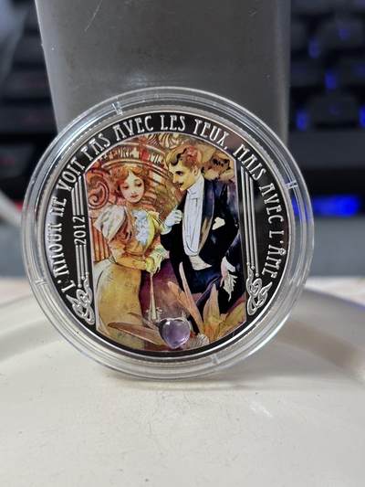 第188期拍卖 - 尼日尔2012年爱情语录镶嵌水晶彩色纪念银币，925银，20克，发行1000枚，塑料盒有裂痕