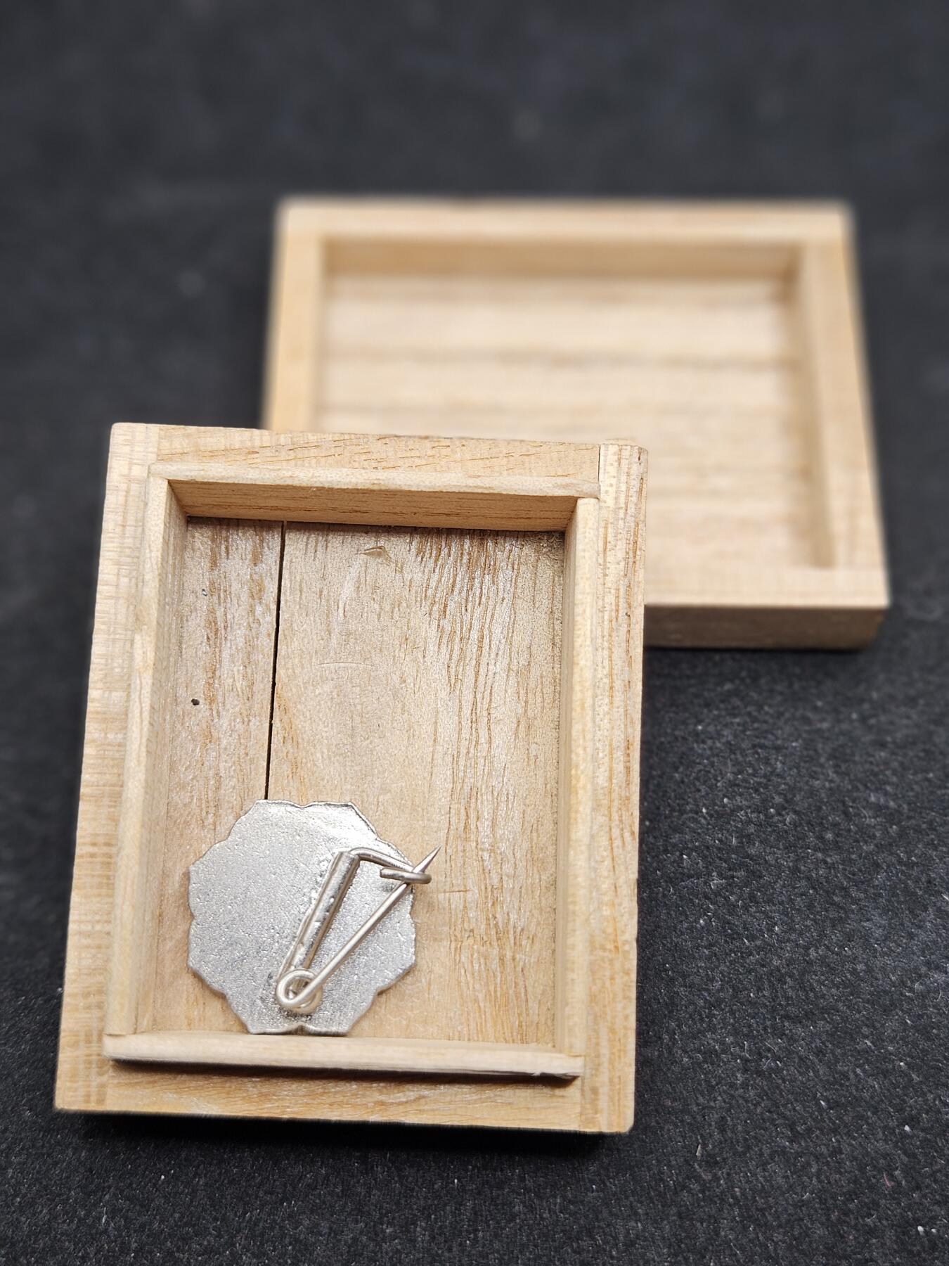 0元起拍勋章 第326期 咸鱼国勋章拍卖专场 1月18日（周日）下午6：00开始 战时奉仕会徽章