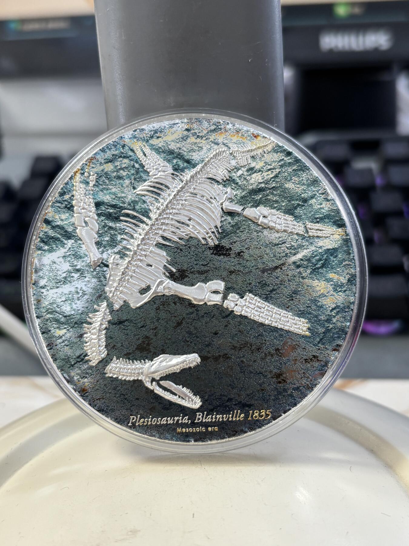 第188期拍卖 蒙古2020年恐龙化石系列3蛇颈龙高浮雕3盎司彩银币，999银，发行999枚，没有外面纸套