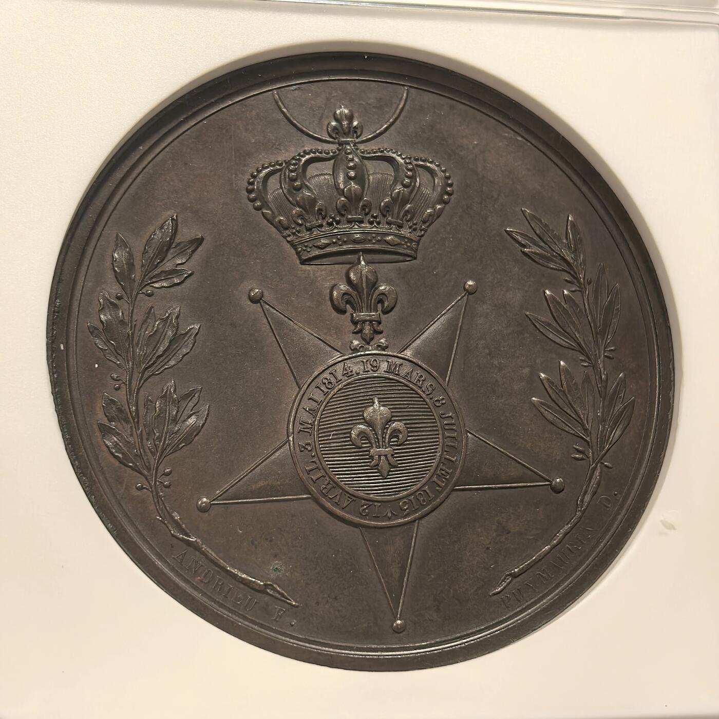 博洋堂世界钱币拍卖第157期（全场包邮） NGC MS63BN 法国1816年纪念路易十六波旁王朝第一次复辟高浮雕大铜章，路易十六的右脸像和加冕的皇冠，红铜币面光泽油亮，状态保存非常之好！