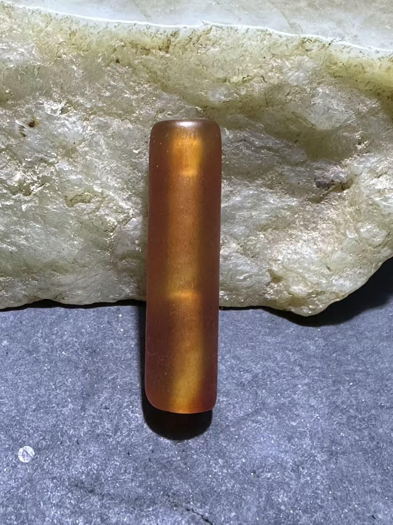 高玉化酒红色缠丝玛瑙通货直桶，桶珠一颗，