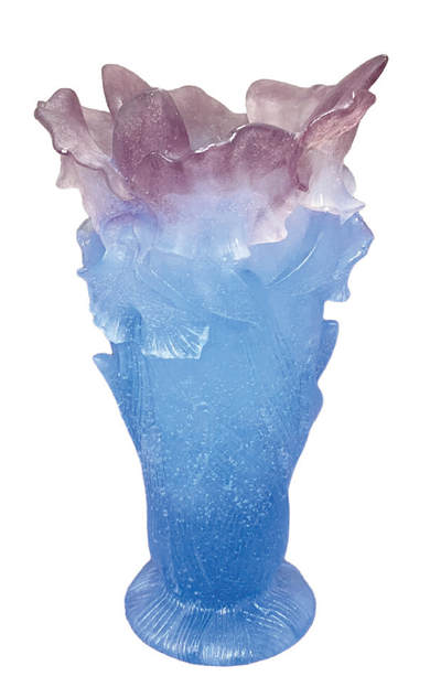 上海拍卖行2025年秋季古董珍玩拍卖会 - 法国DAUM脱蜡工艺蓝紫色蝴蝶兰水晶花瓶(H:21.2cm)