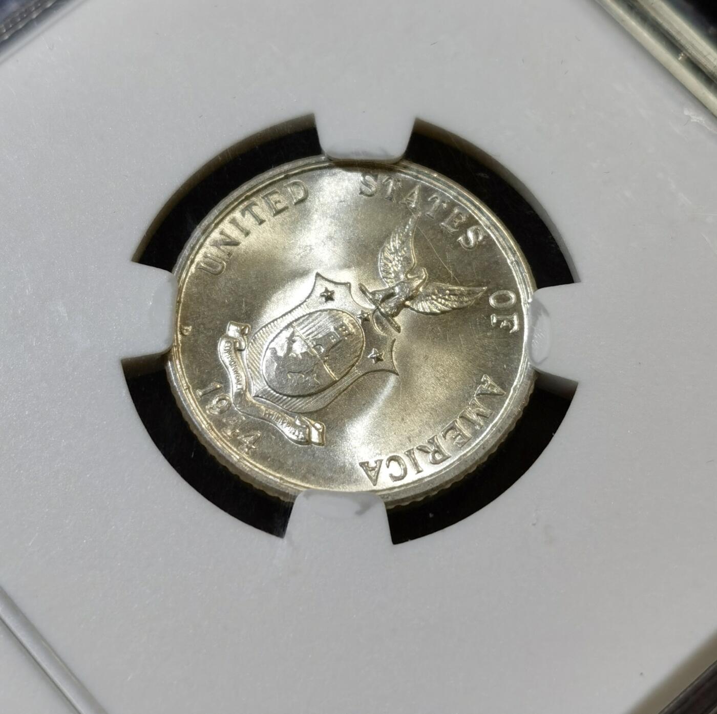 甄臻铺-世界币章拍卖（第48期）精品场拍品征集中，送拍享返佣金等优惠多多 NGC-MS64 美属菲律宾1944年20分银币，底板光度俱佳