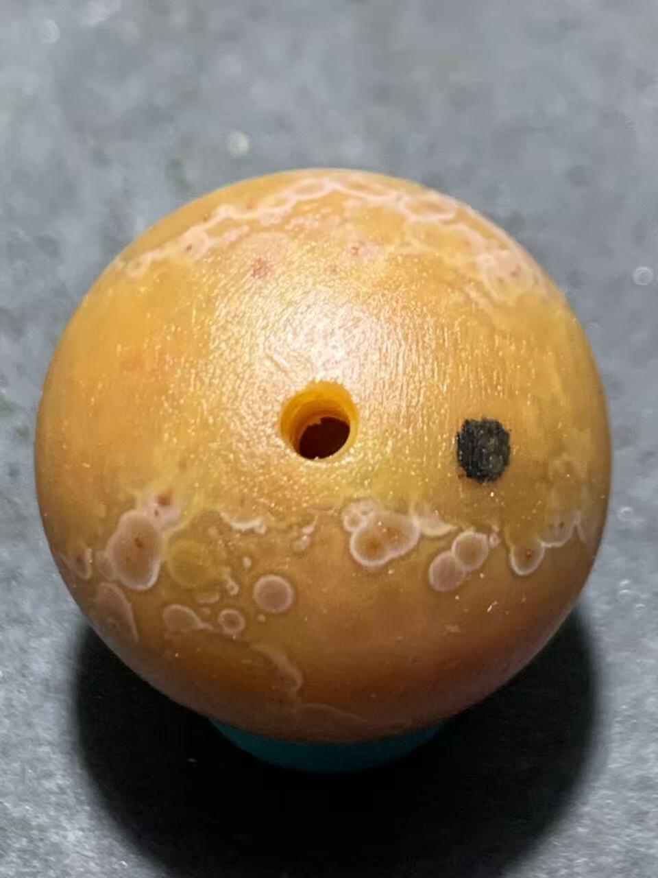 精美罕见亚光原皮天眼纹冻料战国红玛瑙圆珠一个，