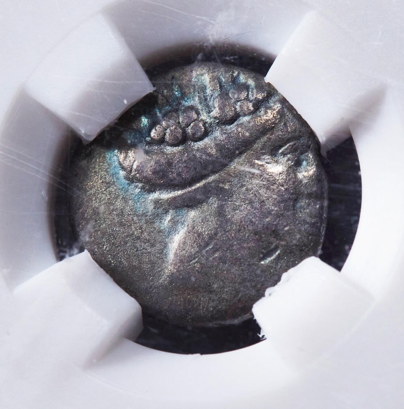 【俄甄集藏】“万象更新、马呈祥瑞”迎新春俄甄精品场-2026年(047)01-21 星期三 晚 19:30 全场包邮 古希腊埃维亚岛西斯提亚城公元前3世纪-前2世纪宁芙仙女2奥波银币，众诚 ChF(Str 3/5, Sur 3/5)，正面宁芙仙女头像，背面宁芙坐于船头，币文为地名，老包浆难得