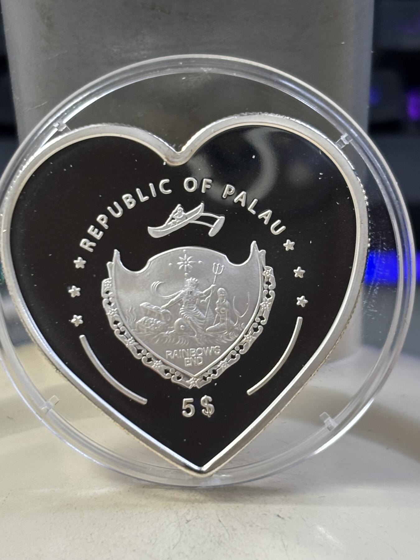 第188期拍卖 帕劳2007年天使玫瑰无尽的爱心形纪念银币，925银，25克，发行2500枚