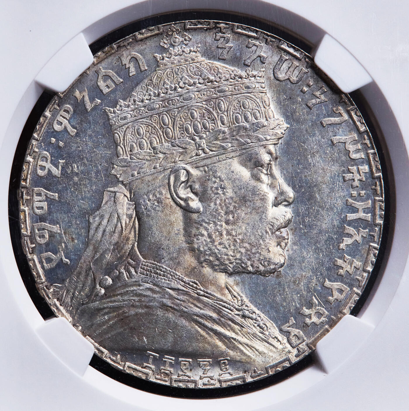 【俄甄集藏】“万象更新、马呈祥瑞”迎新春俄甄精品场-2026年(047)01-21 星期三 晚 19:30 全场包邮 埃塞俄比亚帝国1892年孟尼利克二世EE版1比尔雄狮右抬腿大银币，NGC MS62PL，原味状态，底板凝霜感强烈，名誉品种