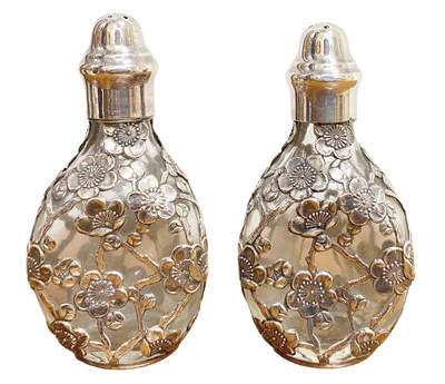 上海拍卖行2025年秋季古董珍玩拍卖会 - 民国时期贴银花玻璃调味料具(H:10cm)