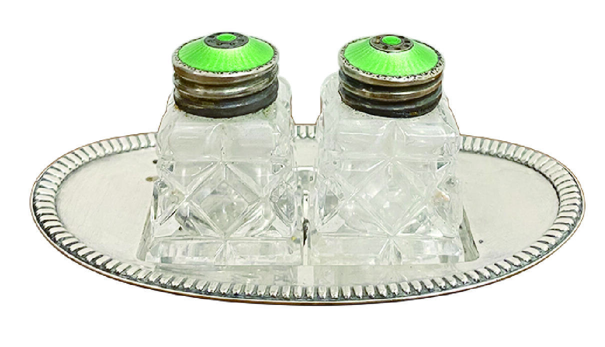 上海拍卖行2025年秋季古董珍玩拍卖会 欧洲纯银珐琅盖玻璃调味料具带托