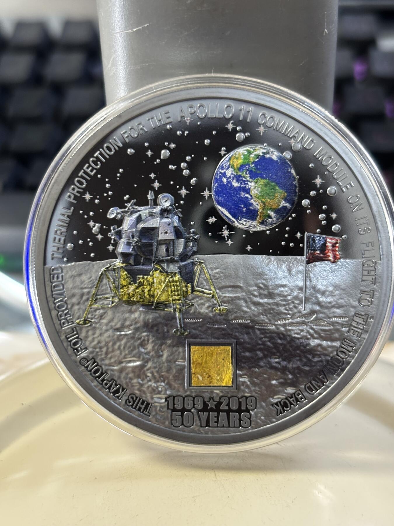 第188期拍卖 库克2019年阿波罗11号登月50周年镶锡箔3盎司银币，999银，发行205枚