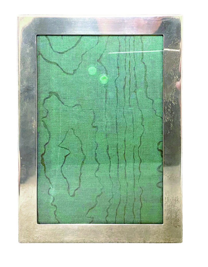 上海拍卖行2025年秋季古董珍玩拍卖会 美国Tiffany相框(12.9x18cm,纯银镜框,银重约79.2g)