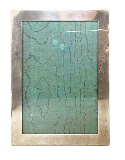 上海拍卖行2025年秋季古董珍玩拍卖会 - 美国Tiffany相框(12.9x18cm,纯银镜框,银重约79.2g)