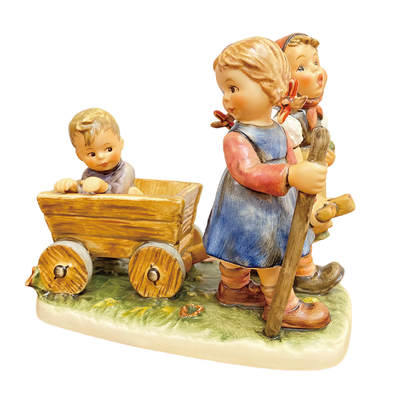 上海拍卖行2025年秋季西洋家具及装饰艺术品 - 德国西姆娃娃"愉快的旅行"限量版瓷塑摆件(原装盒)