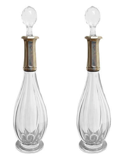 上海拍卖行2025年秋季古董珍玩拍卖会 - 约20世纪初法国Baccarat纯银圈口水晶酒瓶(H:30cm,其中一盖有瑕疵)