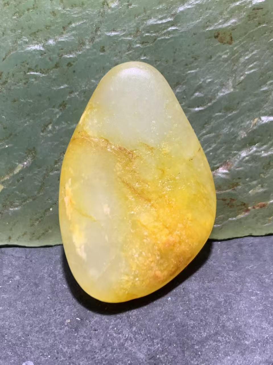 精美洒金皮和田玉独籽原石一颗，