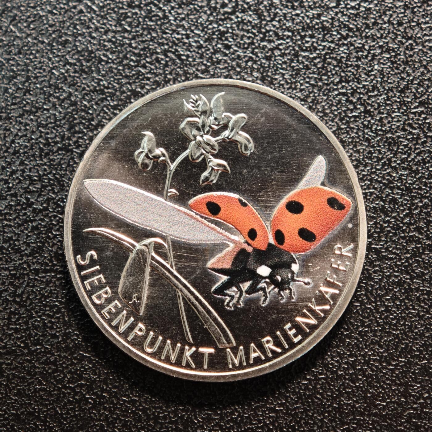 【德藏】世界币章拍卖第162期（拍品征集中~欢迎藏友联系） 2022-23年 德国昆虫乐园局部彩色5欧元纪念镍币 3枚一组 直径约：27.2mm/枚；重约：9.6g/枚