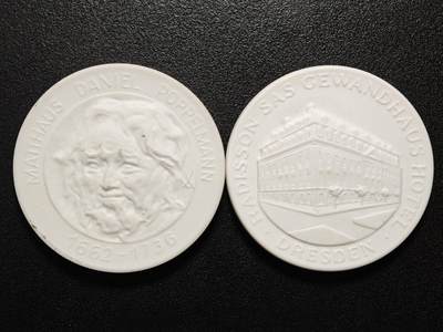 【德藏】世界币章拍卖第162期（拍品征集中~欢迎藏友联系） - 2枚一组 德国迈森白色陶瓷纪念章 直径约：51.1mm,50.8mm；重约：24.2g,22.9g