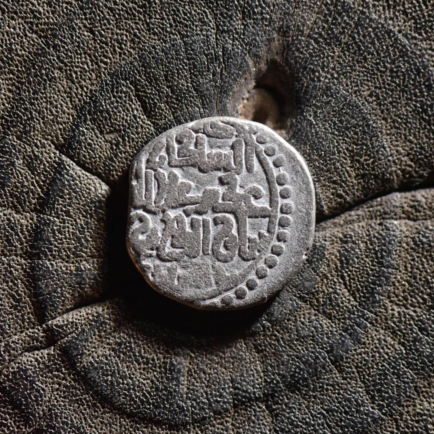 【良泉】【春节前最后一场】2月5日晚19.30点开拍！208组，本场结束后预存钱币的朋友请告知，将连同本场拍品一起邮寄，预祝诸位春节愉快！ 公元1200-1220年【花剌子模】阿拉乌丁·摩诃末，铭文版，吉塔尔，2.64克