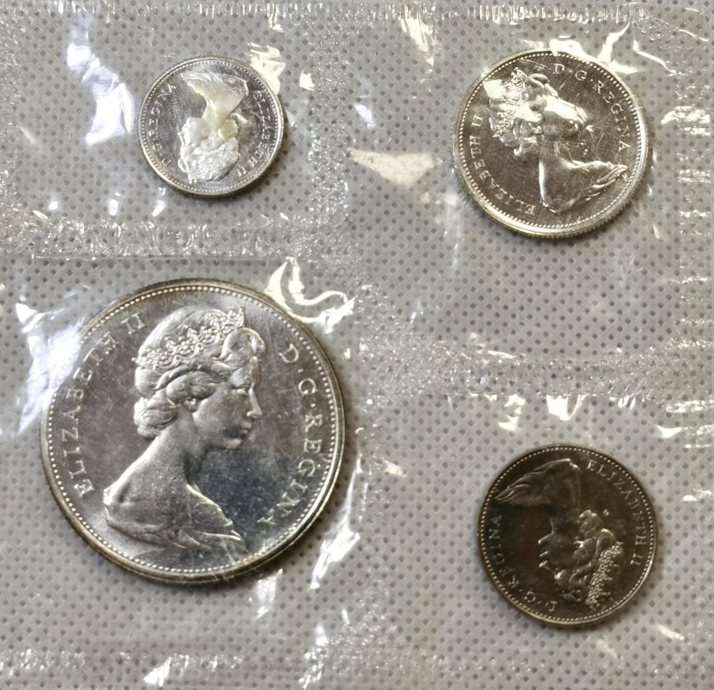 甄臻铺-世界币章拍卖（第48期）精品场拍品征集中，送拍享返佣金等优惠多多 加拿大1965年套币，原封状态品相完好，800银，合计含纯银34g左右，品相如图