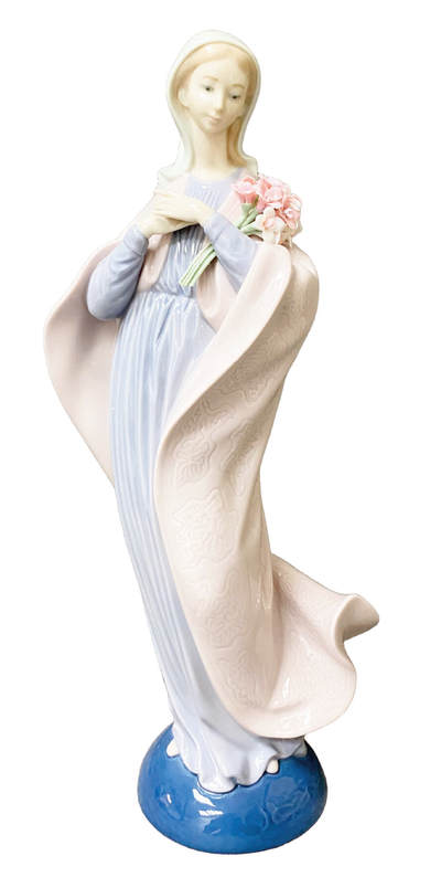 上海拍卖行2025年秋季古董珍玩拍卖会 - 西班牙雅致"My Heart 我的心意"人物瓷塑摆件(H:32cm,全新,原装盒)