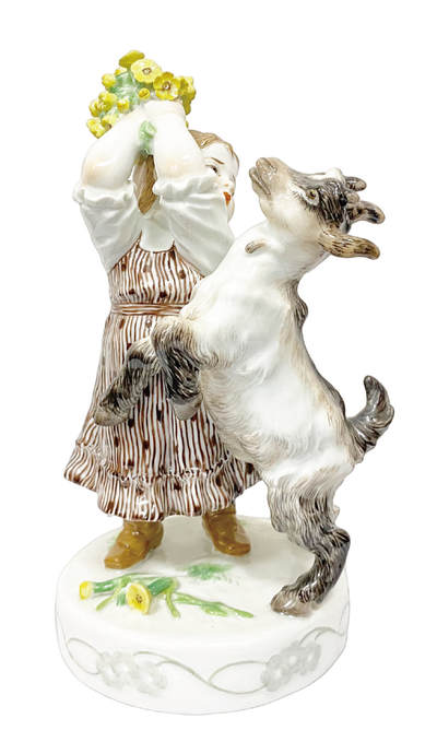 上海拍卖行2025年秋季古董珍玩拍卖会 - 德国梅森人物瓷塑摆件(H:18.5cm)