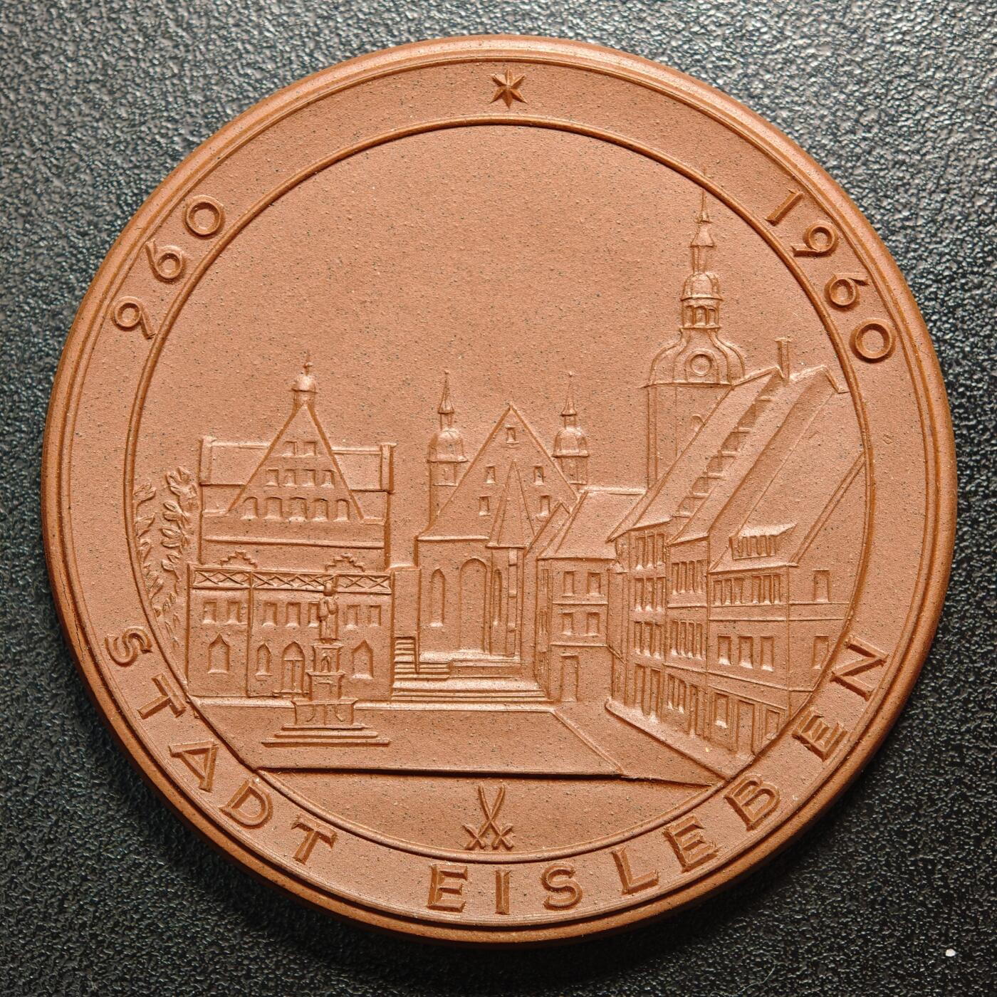 【德藏】世界币章拍卖第162期（拍品征集中~欢迎藏友联系） 1960年 德国艾斯莱本建城千年大陶瓷纪念章 直径约：63.6mm；重约：41.6g