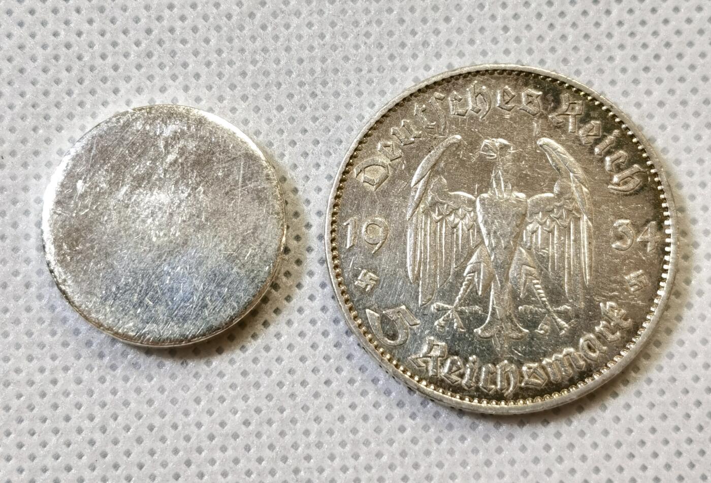 甄臻铺-世界币章拍卖（第48期）精品场拍品征集中，送拍享返佣金等优惠多多 德国 1934年  波茨坦教堂 5马克 有些环彩包浆状态好 13.9克 0.9银 加10g小银饼一个999银 银价约405（按18元银价折算）