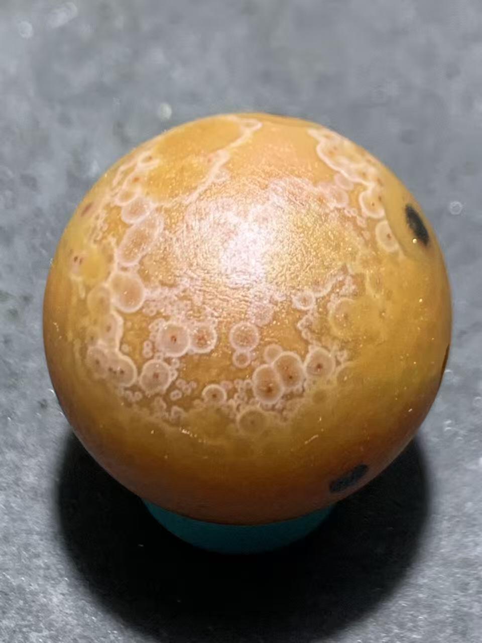 精美罕见亚光原皮天眼纹冻料战国红玛瑙圆珠一个，