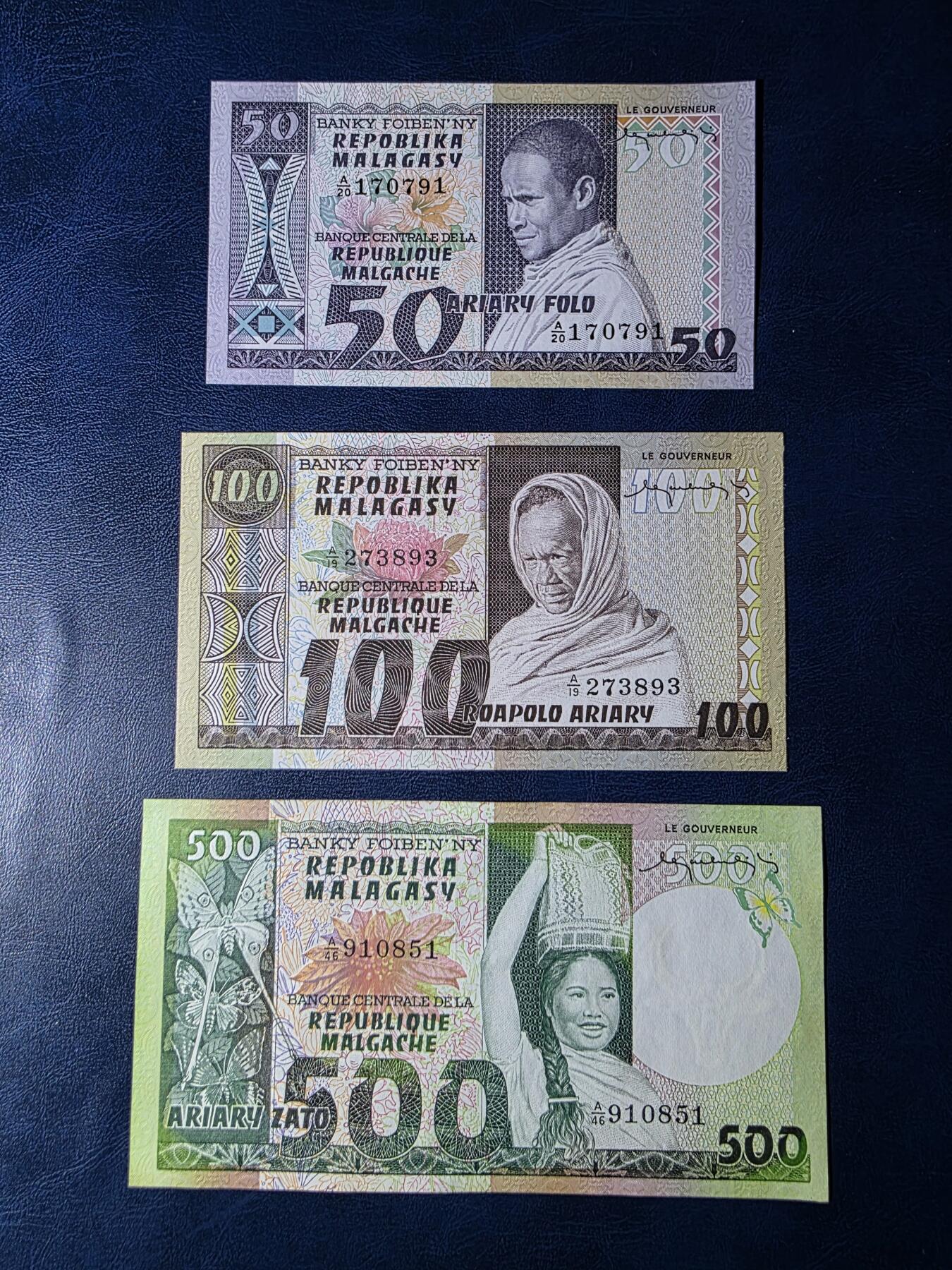 叁拾收藏第34期 马达加斯加70年代3张  UNC（500有压痕）