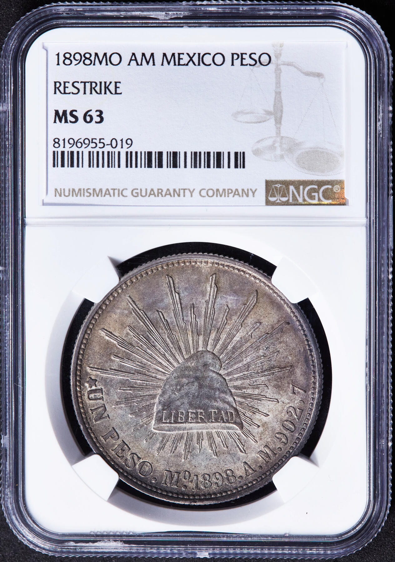 【俄甄集藏】“万象更新、马呈祥瑞”迎新春俄甄精品场-2026年(047)01-21 星期三 晚 19:30 全场包邮 墨西哥1898年Mo AM版8里亚尔直边鹰洋大银币，NGC MS63，黄油酱彩老包浆，转光品相