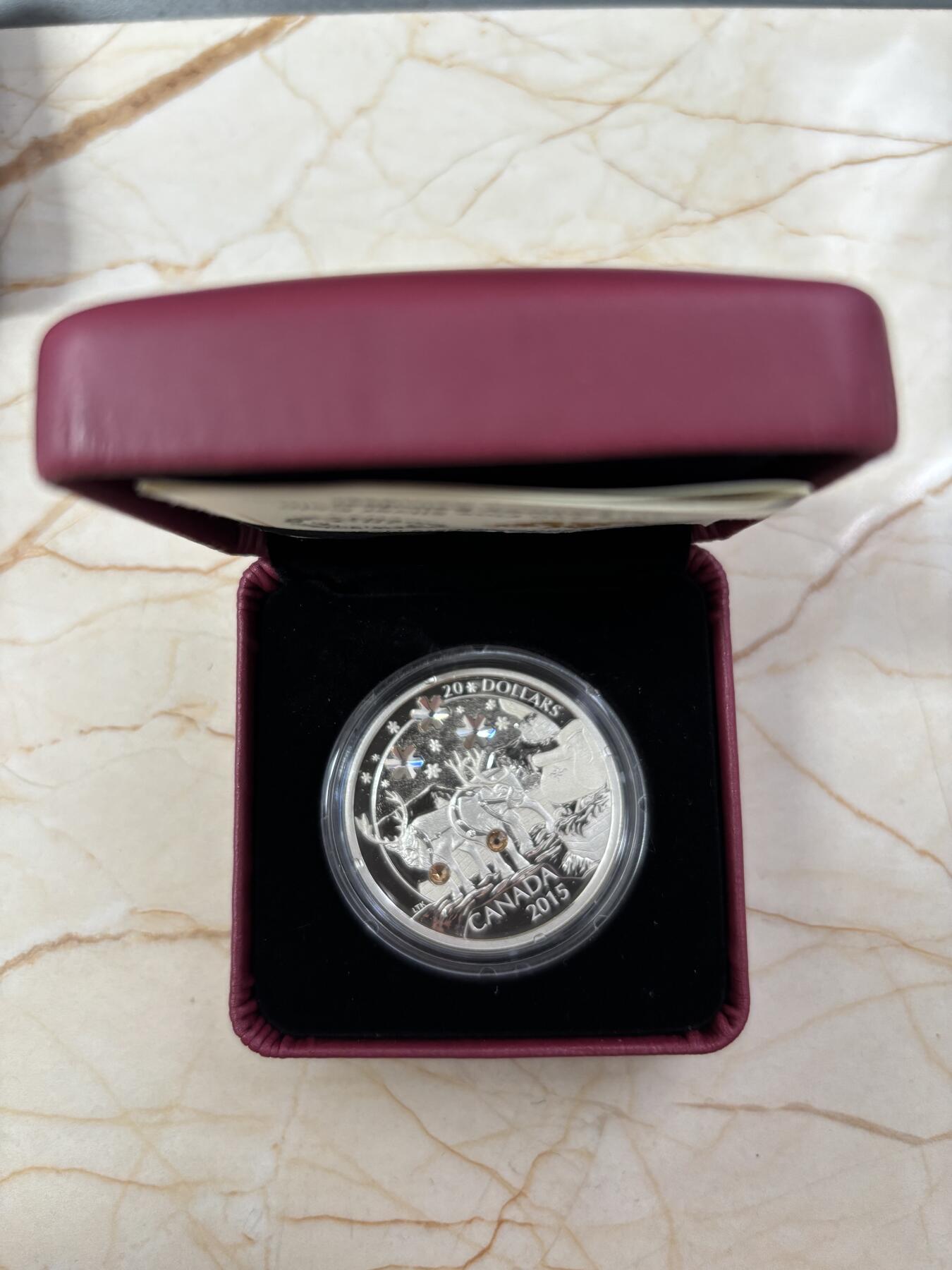 第188期拍卖 加拿大2015年圣诞节系列麋鹿镶嵌黄水晶银币,9999银，1盎司，发行量7500枚