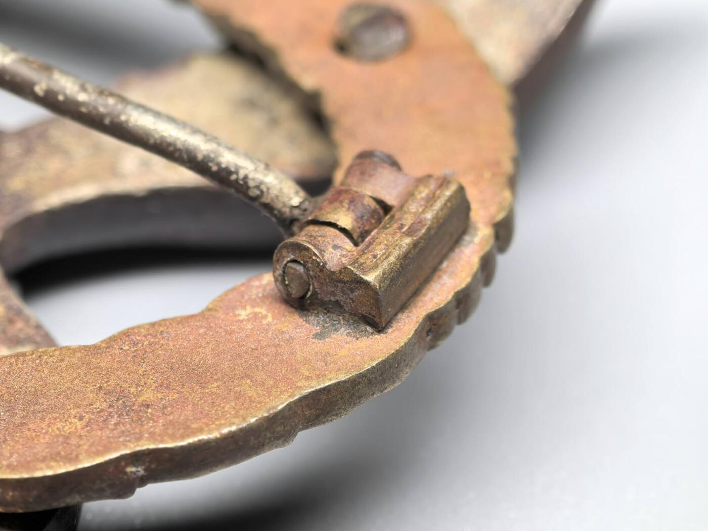 小驴勋章奖章收藏1月17日周六晚六点拍卖（珍爱和平，收藏战争，铭记历史，勿忘国耻，忠党爱国。有偿代拍，送拍规则在简介最后，参拍须阅读规则后再参拍，关系到运费包装发货时效真假辨别等关键信息，拍卖时不再发原图，看大图店主微信码在拍卖店铺介绍里） 德国WWII空军飞行员奖章，FLL厂Type-2b版，生产时间为1940-1942年，镀层氧化露出铜底色