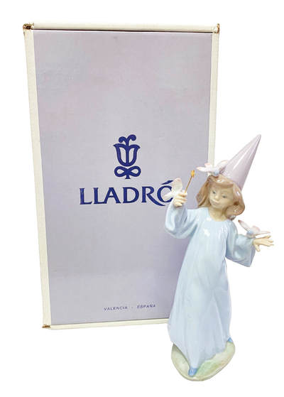 上海拍卖行2025年秋季古董珍玩拍卖会 - 西班牙雅致"Magic Girl"人物瓷塑摆件(全新,原装盒)