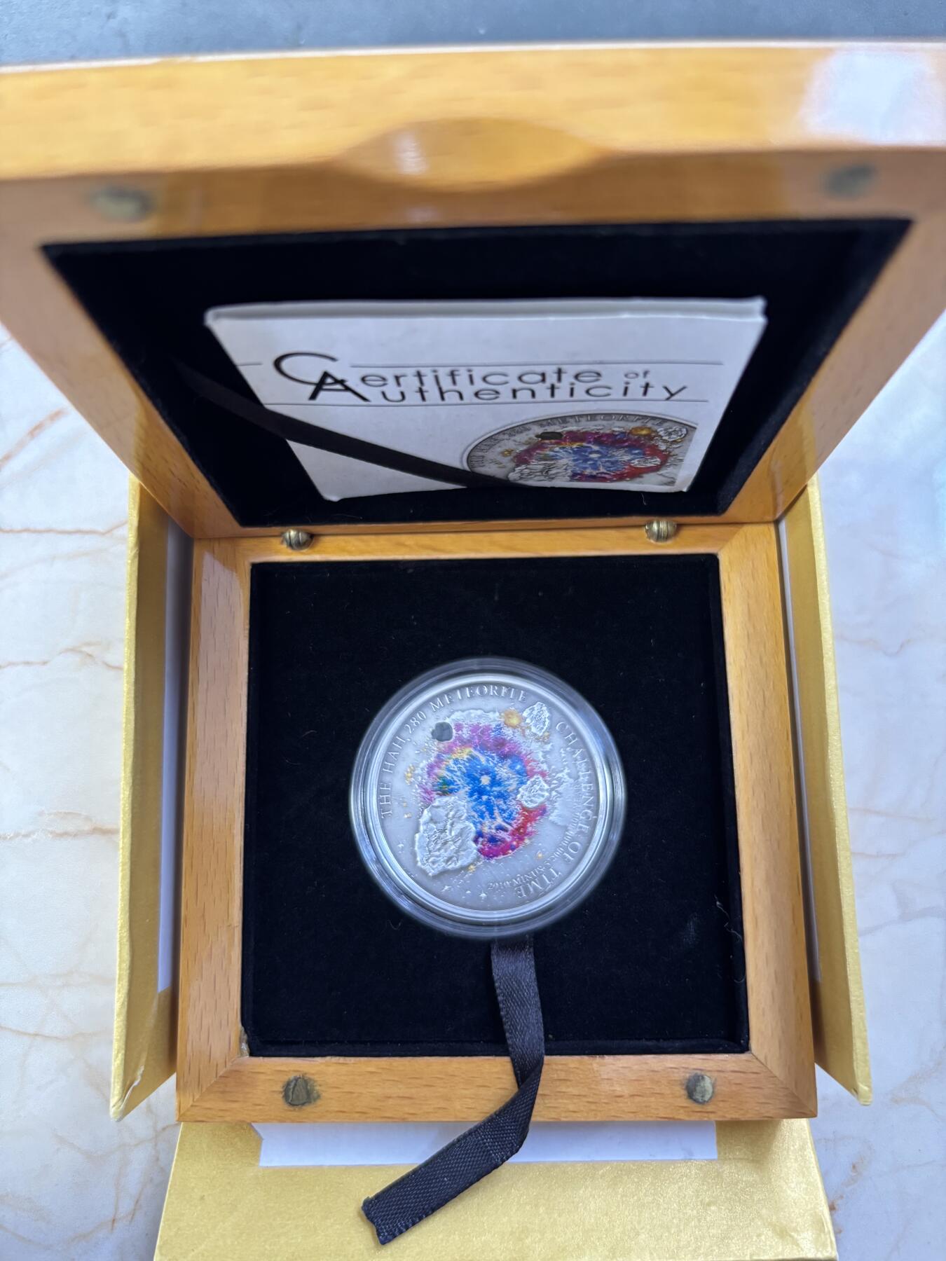 第188期拍卖 库克2010年镶嵌利比亚HAH280陨石彩色仿古纪念银币,25克，发行2500枚，