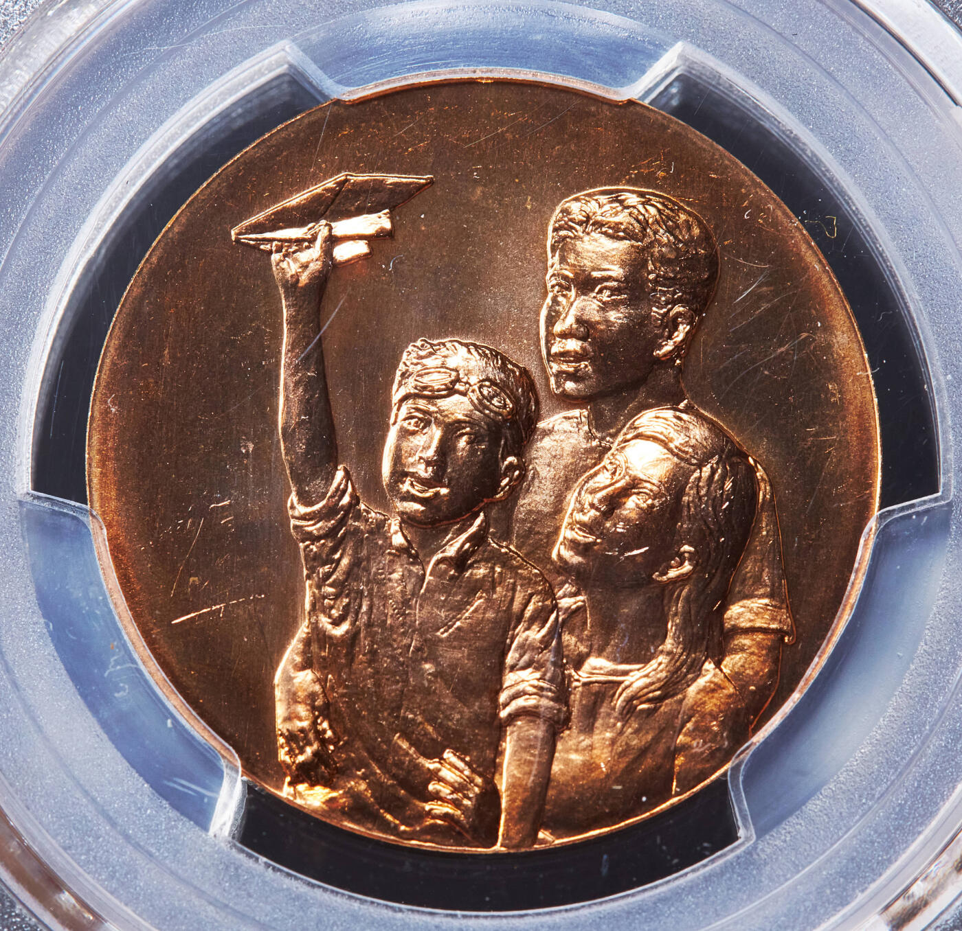 【俄甄集藏】“万象更新、马呈祥瑞”迎新春俄甄精品场-2026年(047)01-21 星期三 晚 19:30 全场包邮 泰国2010年儿童节家庭娱乐主题造币厂纪念铜章，PCGS MS65RD，原铜光