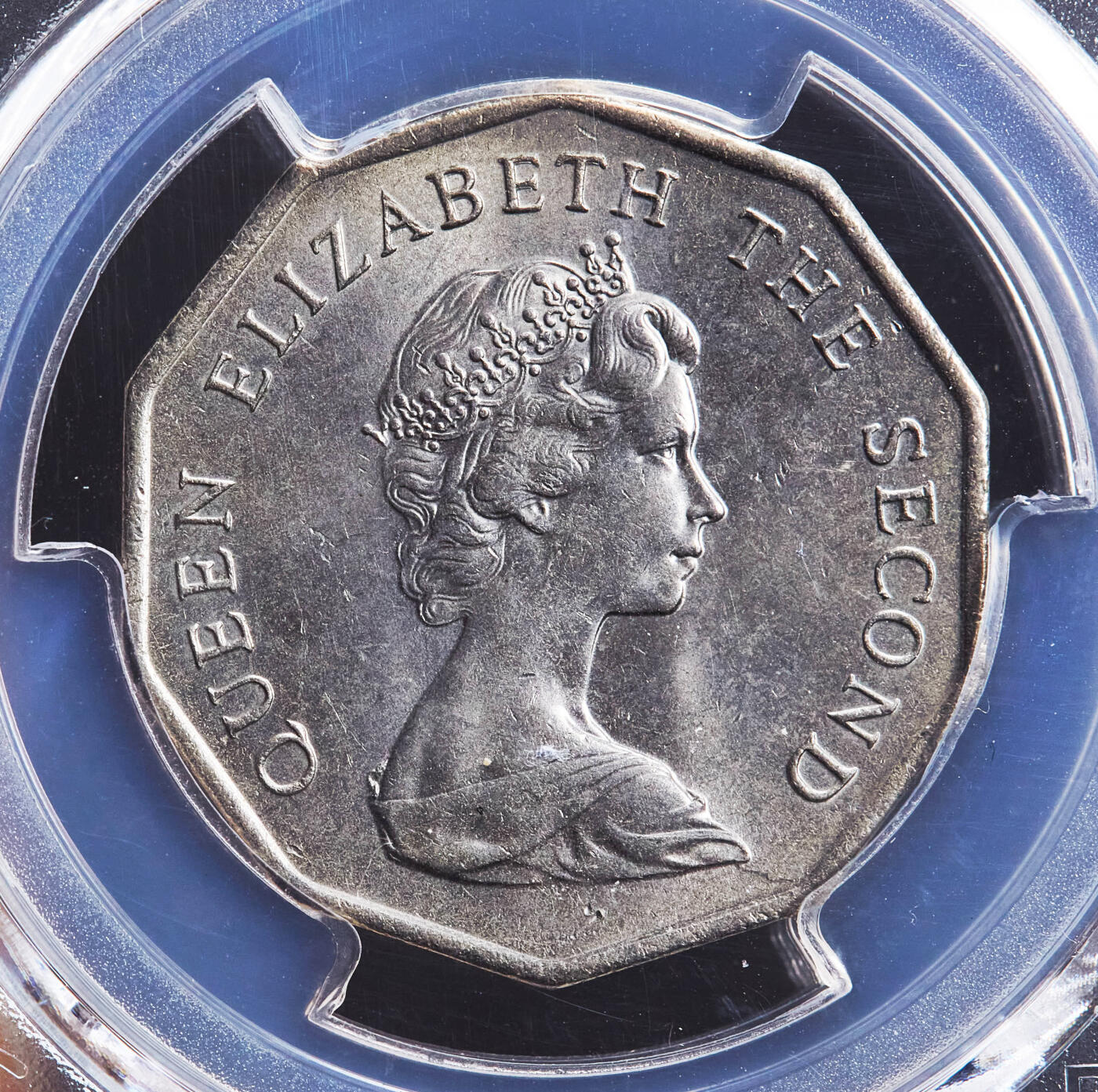 【俄甄集藏】“万象更新、马呈祥瑞”迎新春俄甄精品场-2026年(047)01-21 星期三 晚 19:30 全场包邮 英属香港1984年乔2元/1976年5元镍币，PCGS MS64/MS62，两枚一对