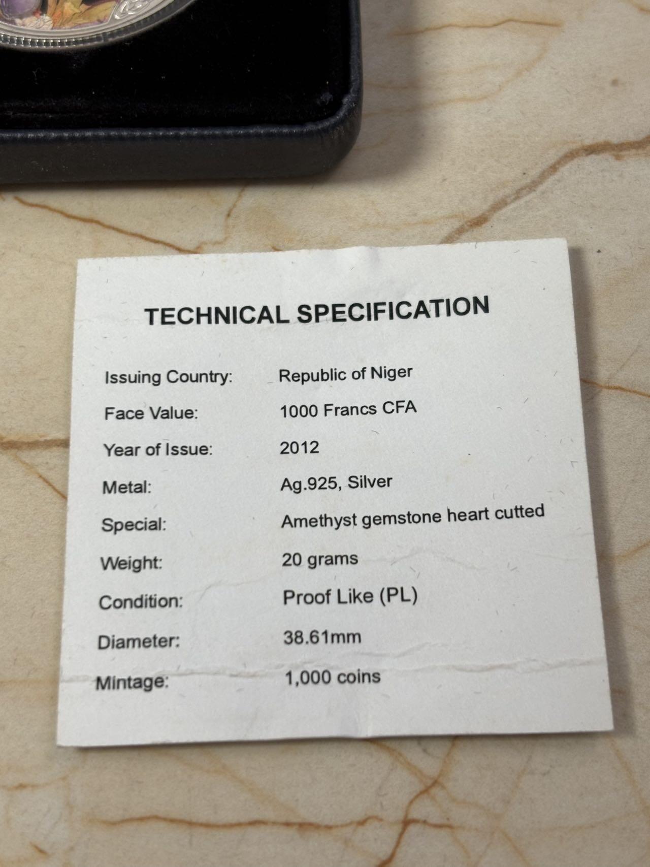 第188期拍卖 尼日尔2012年爱情语录镶嵌水晶彩色纪念银币，925银，20克，发行1000枚，塑料盒有裂痕